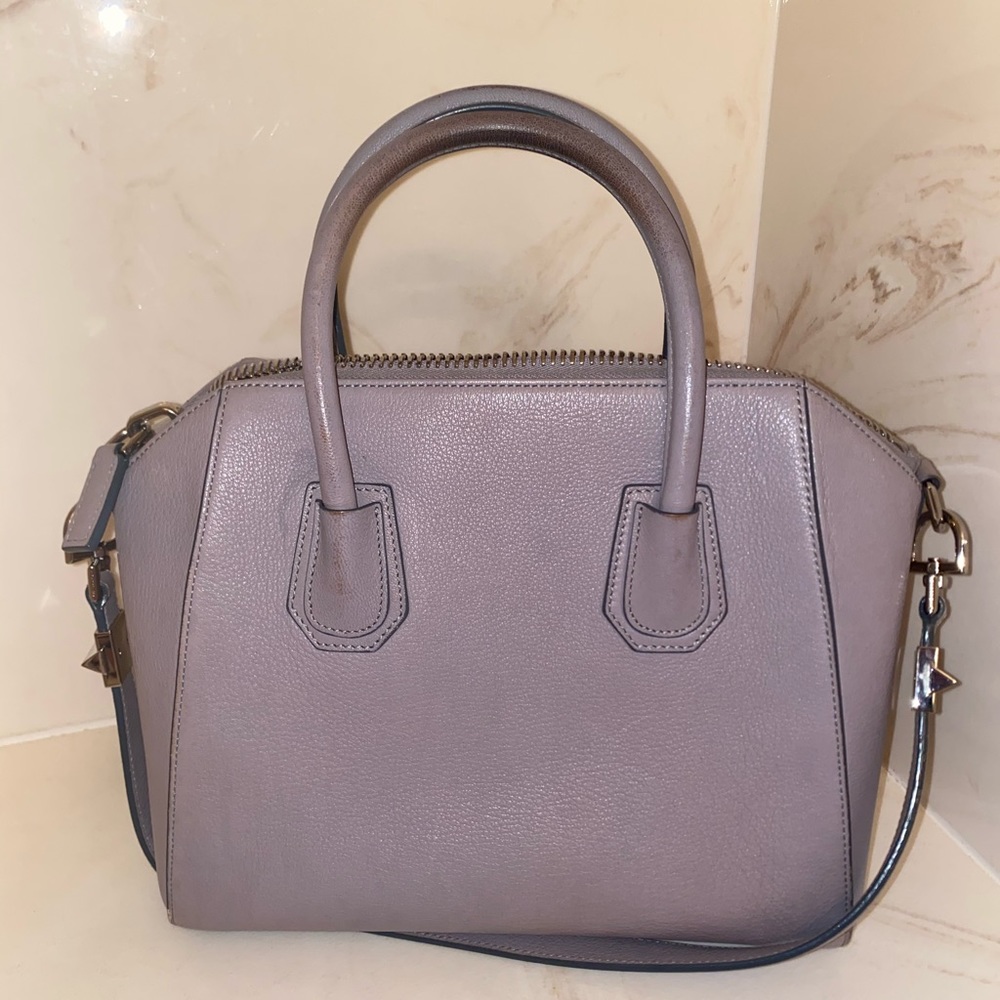 * SOLD* Givenchy Antigona - Picture 3 of 9